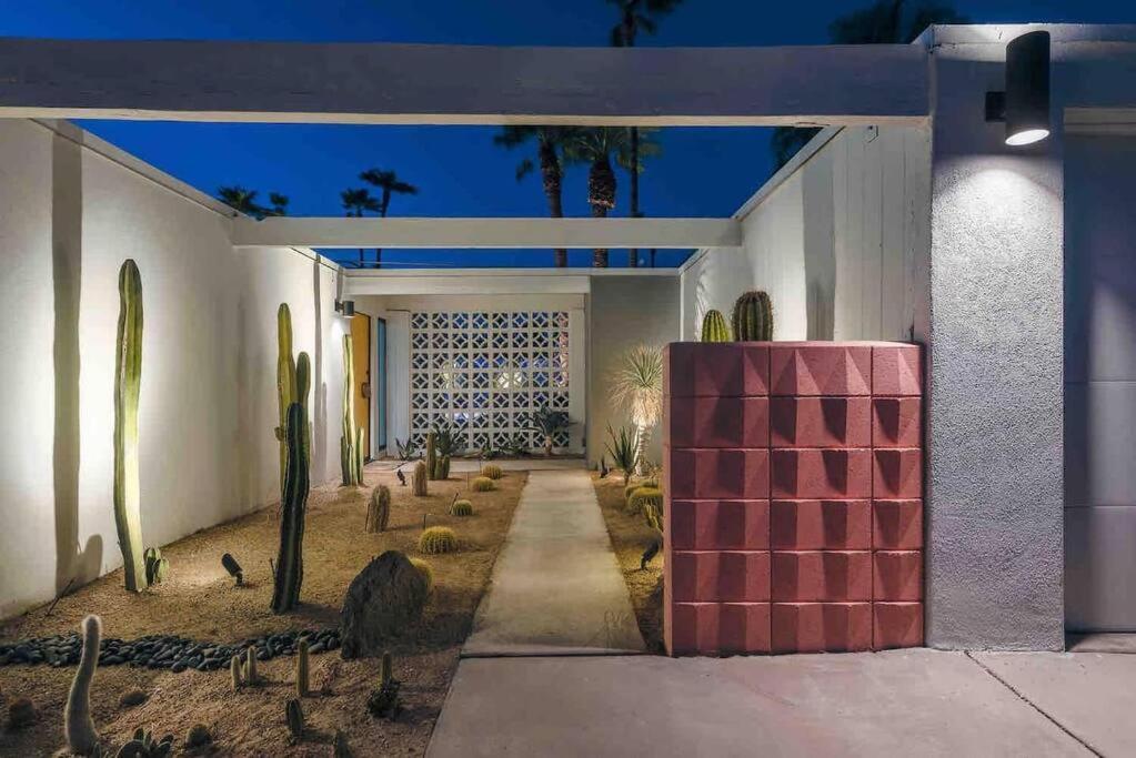 Alexander: Retro Chic Oasis 2023 Modernism Showcase House Palm Springs Exterior foto