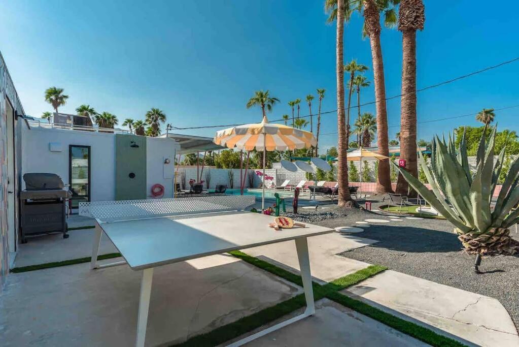 Alexander: Retro Chic Oasis 2023 Modernism Showcase House Palm Springs Exterior foto